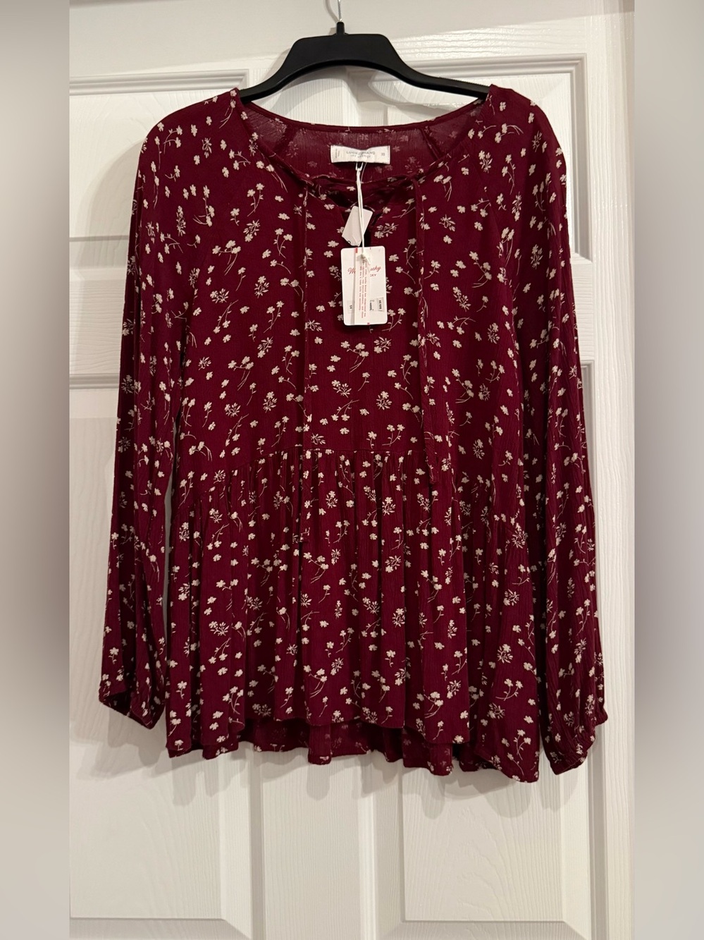 New Lucky Brand Women’s Burgundy Floral Peplum Flare top. Size XS.